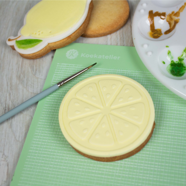 De zomer in je bol! Met deze citroen koekjes moet dat lukken. Leuk thema voor een trouwerij, verjaardag, maar ook als beterschap wens of hart onder de riem, want.. When life give you lemons… combineer deze stempel met de fondant stempelset citroen om een gezellig setje te maken. Je kan de stempel combineren met een […]