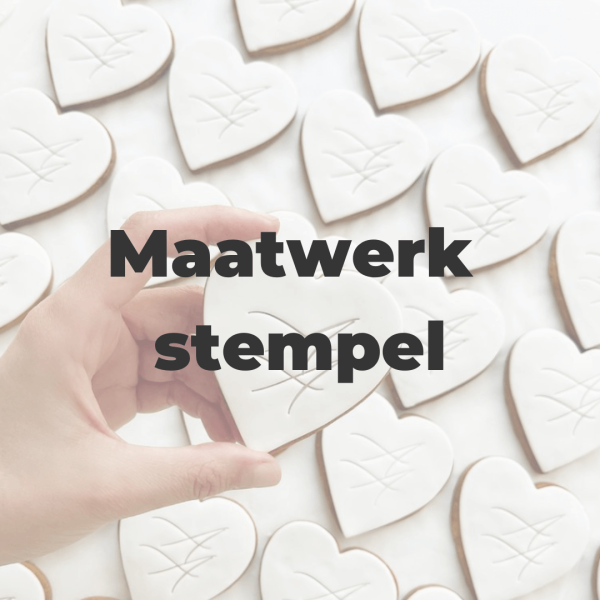 Met deze maatwerk stempel maak je snel unieke koekjes. Je ontvang een stempel van je logo, afbeelding of tekst afbeelding, die je met een eigen gekozen uitsteker uit de collectie (of je eigen voorraadkast) kan combineren. Je kan zelf kiezen of je een fondantstempel (POP) of koekstempel(indrukken) wenst. Een aantal spelregels om onze kwaliteit en […]