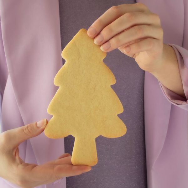 Met deze XXL kerstboom uitsteker maak je de mooiste koek of cake taartjes voor de Kerstdagen. Bak ze voor je klanten of voor je eigen familie. Spuit ze op met crème, versier ze met chocolade en fondantkoekjes en bestrooi ze met sprinkles.  Een enkele koek is voldoende voor twee personen. Ga je laagjes bouwen dan […]