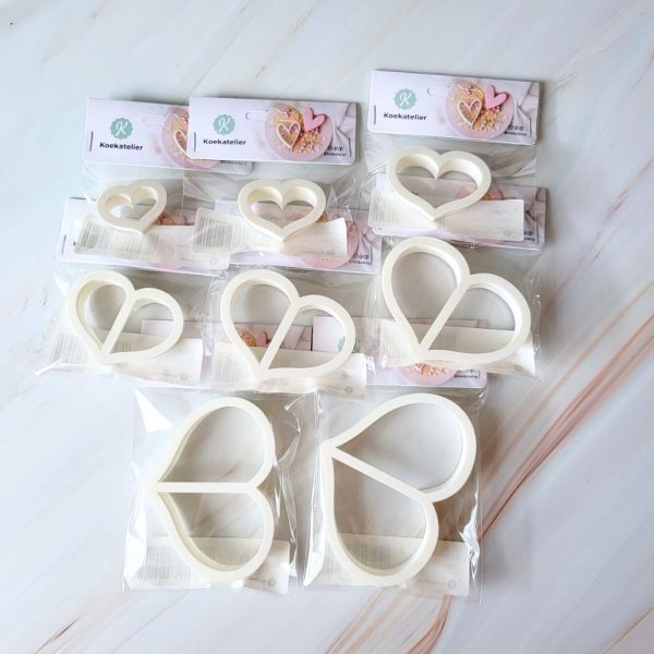 Deze set Hartje3 koekjesstekers zijn net even anders: Met hun unieke vorm ogen ze handgemaakt en charmant. De set bevat 8 uitstekers (in de maten 3 t/m 10 cm) en is ideaal voor bakkers die hun koekjes een unieke, warme uitstraling willen geven en er een tekst of logo op willen stansen. Door de langwerpige […]