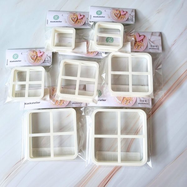 De vierkante koekjesstekers mogen niet ontbreken in je bakkerij. Combineer ze met patronen, logostempels of tekst koekstempels. Met de complete set van 4 tot en met 10cm kan je ook mooe randen maken door een kleinere steker voor het fondant te gebruiken en de koek juist wat groter te maken. ✔ 7 stevige uitstekers in de […]