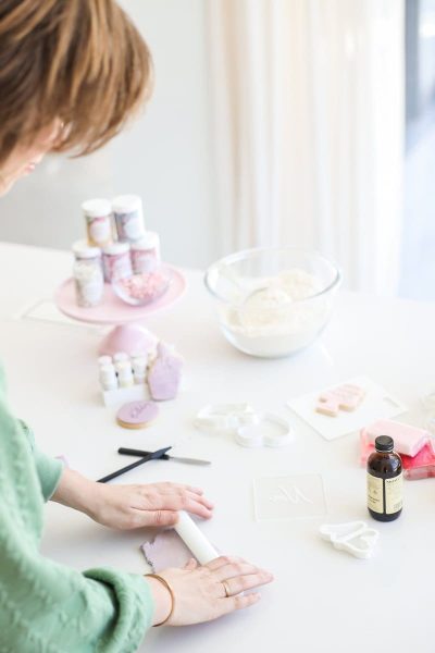 3x eenvoudig koek versieren met fondantstempels! fondant